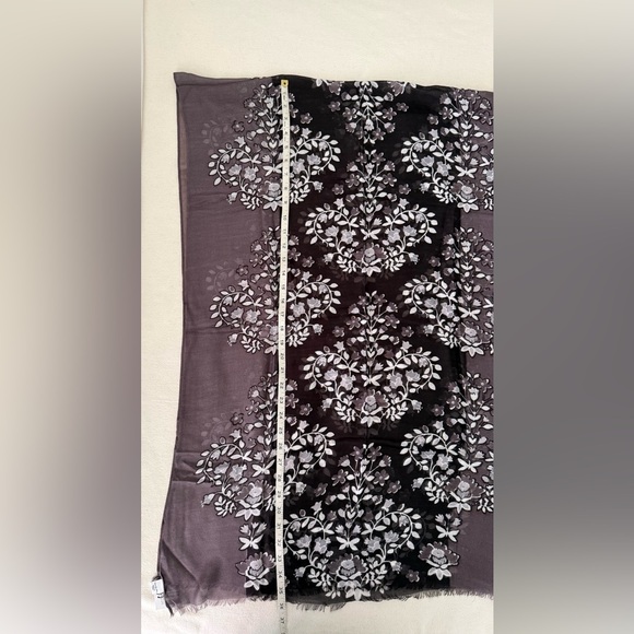 Vera Bradley Floral Scarf in Brown and White with fringe - Picture 4 of 10